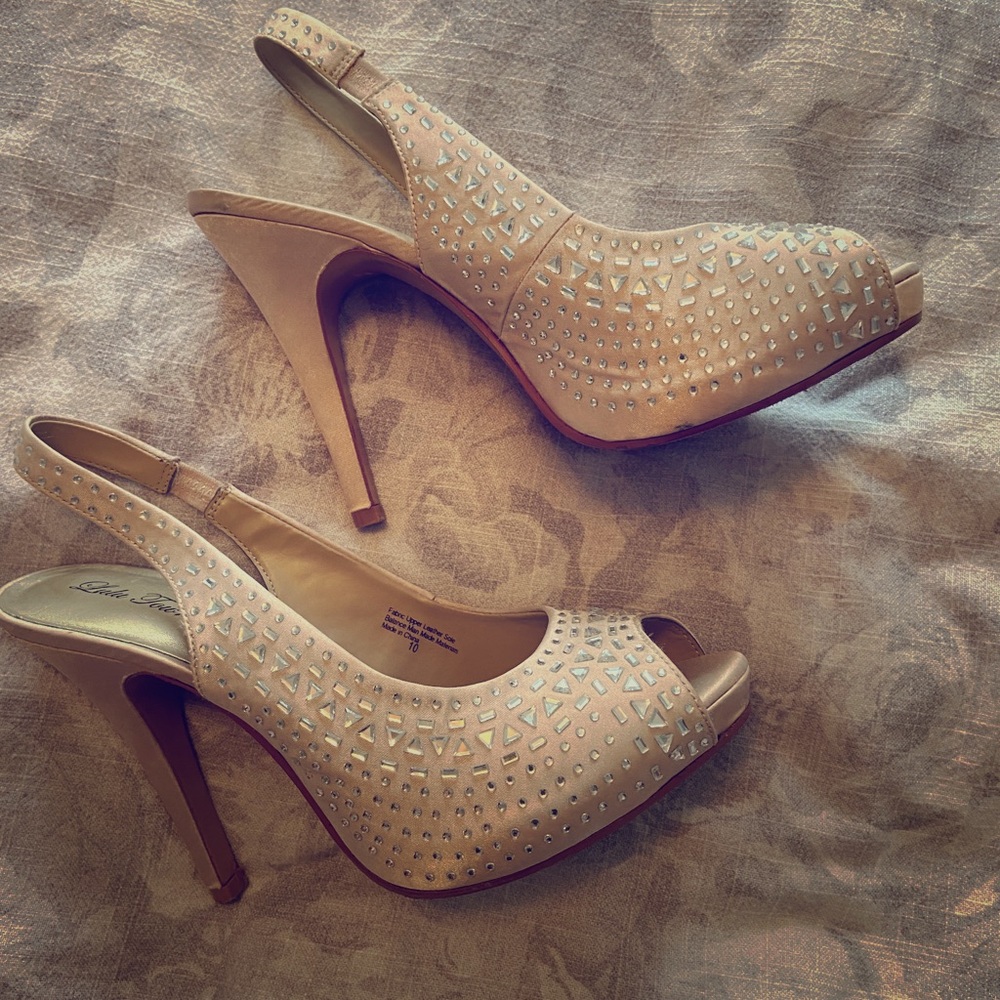 Gold Platform Open-Toed Gold Shoes